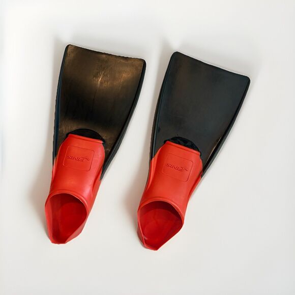 FINIS Swim Fins Red Black Size US 3-5 EU 36-37 Youth Teen or Small Adult Trainin - Picture 1 of 8